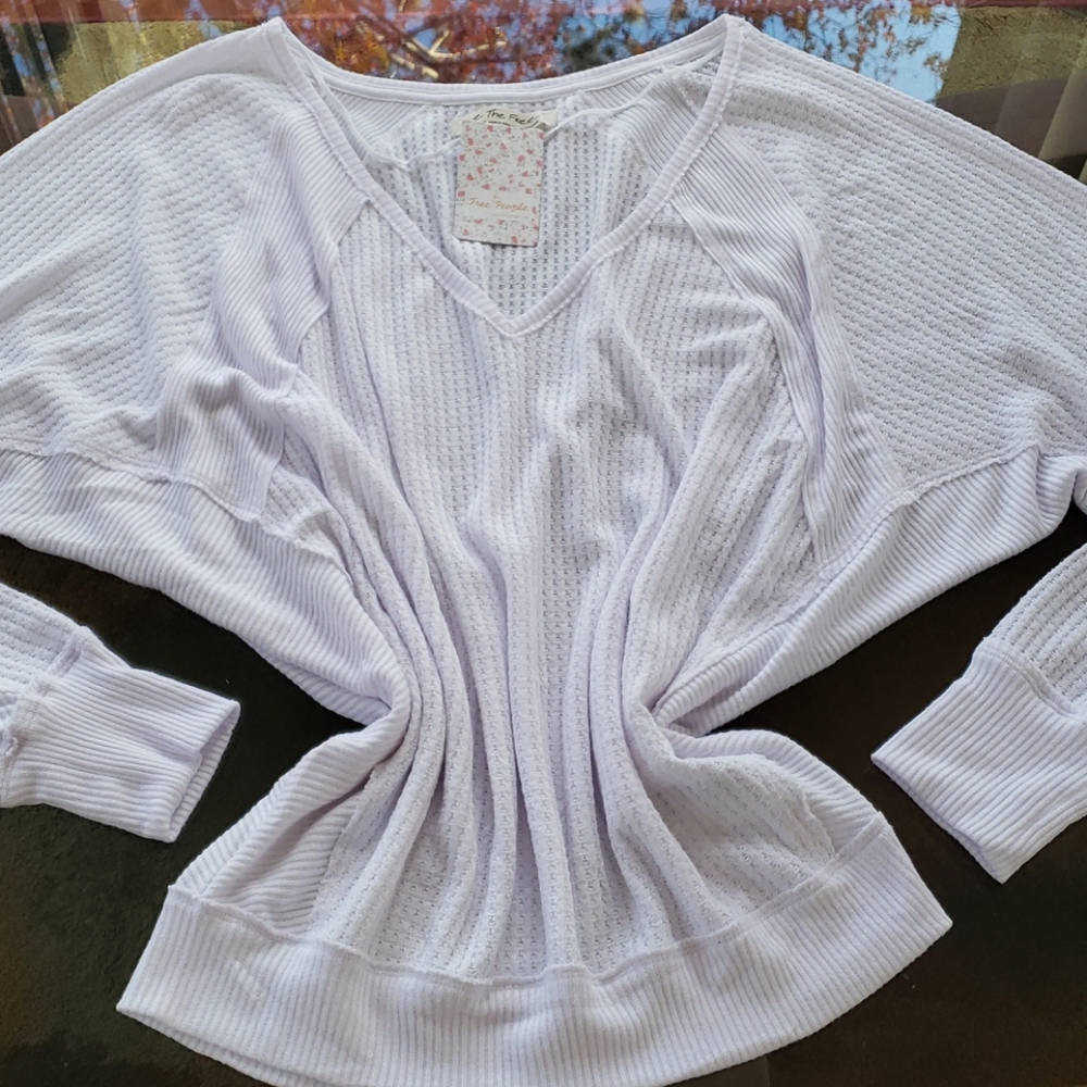 ❌🚫SOLD❌FREE PEOPLE WHITE SWEATER V-NECK SIZE M - Picture 2 of 13